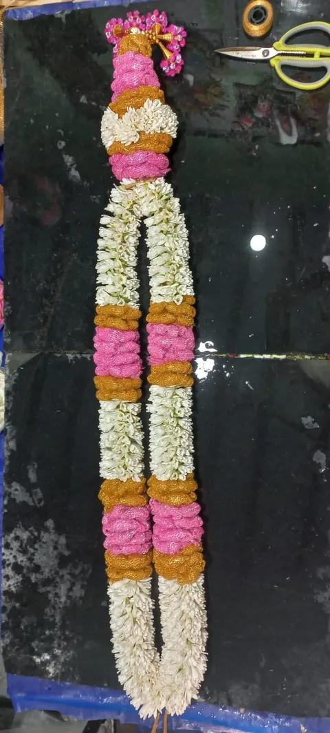 சம்பங்கி சரிகை மாலை