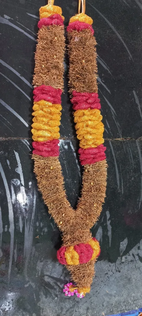சரிகை வெட்டிவேர் மாலை
